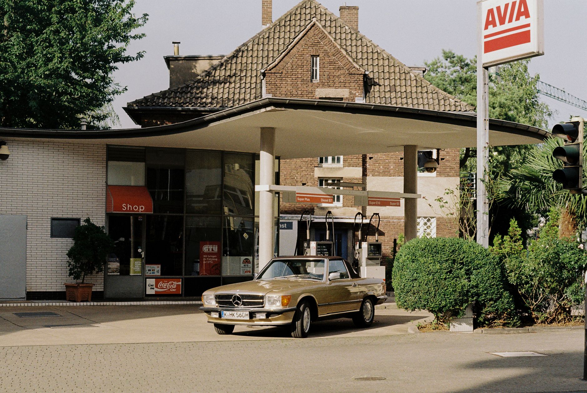 Cars queued on a garage forecourt in summer